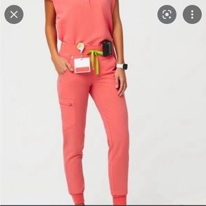 Hot Coral set! 🪸 Size small top and size small petite Zamora joggers